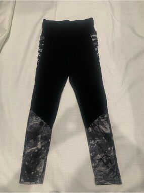 High-Waisted Lace-Up Crop Leggings - Black & Abstract Print